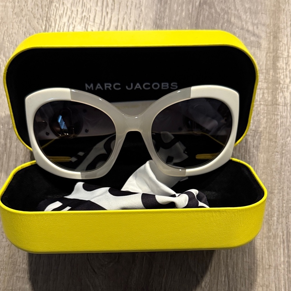 Marc Jacobs ivory Sunglasses with Case